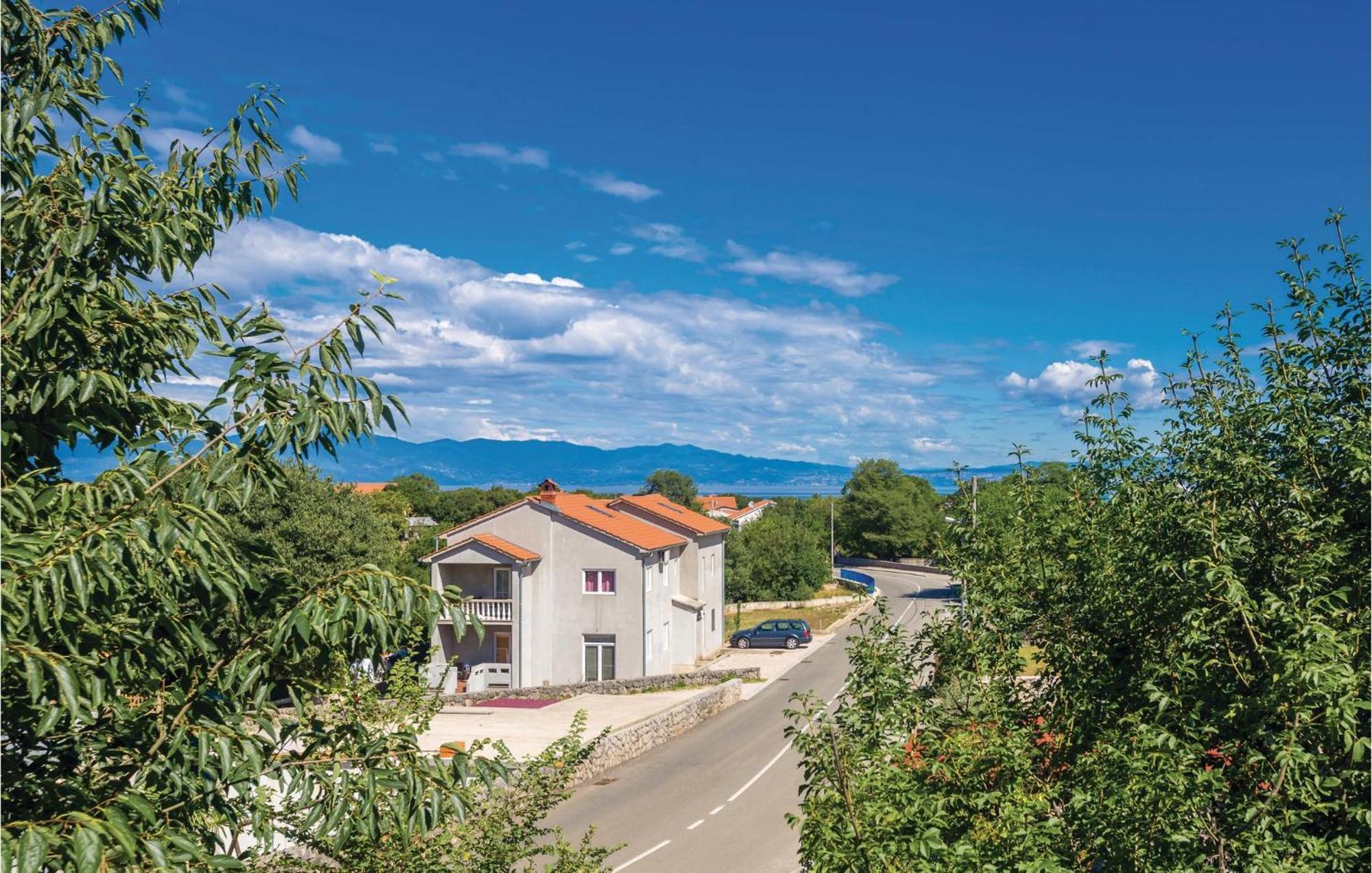 Cozy Apartment In Malinska Dubasnica With Wifi Kültér fotó
